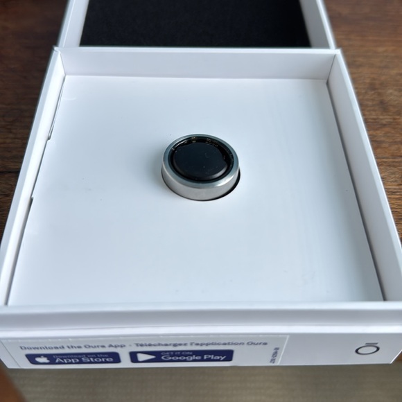 Oura Gen 3 Horizon Brushed Titanium Size 8 with charger - Picture 5 of 16